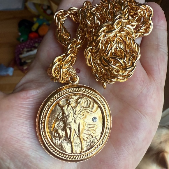 Camrose & Kross Jacqueline Kennedy JBK Sunburst Medallion Necklace NIB Deadstock - Picture 3 of 3